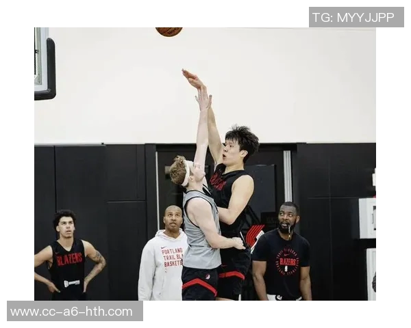 阿夫迪亚霍勒迪周末活动频繁杨瀚森却在坚持加班训练